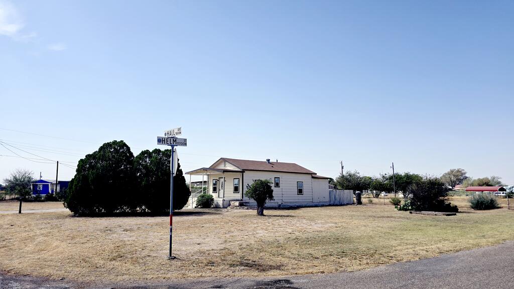 5821 N Hall Property Photo 1