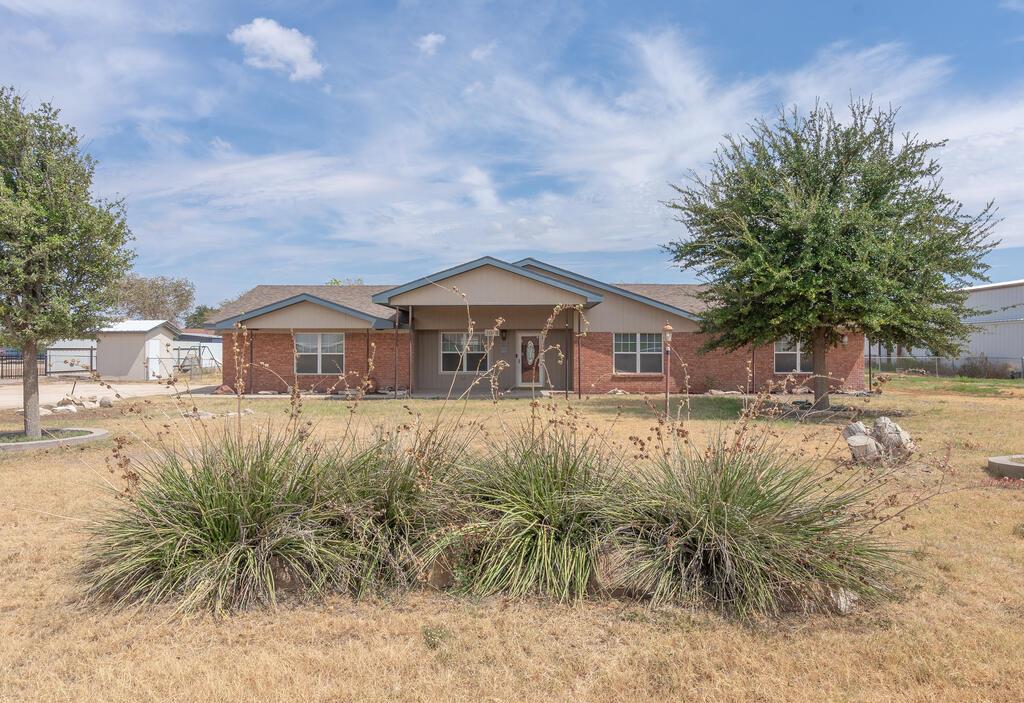 3044 N Vega Ave Property Photo 1
