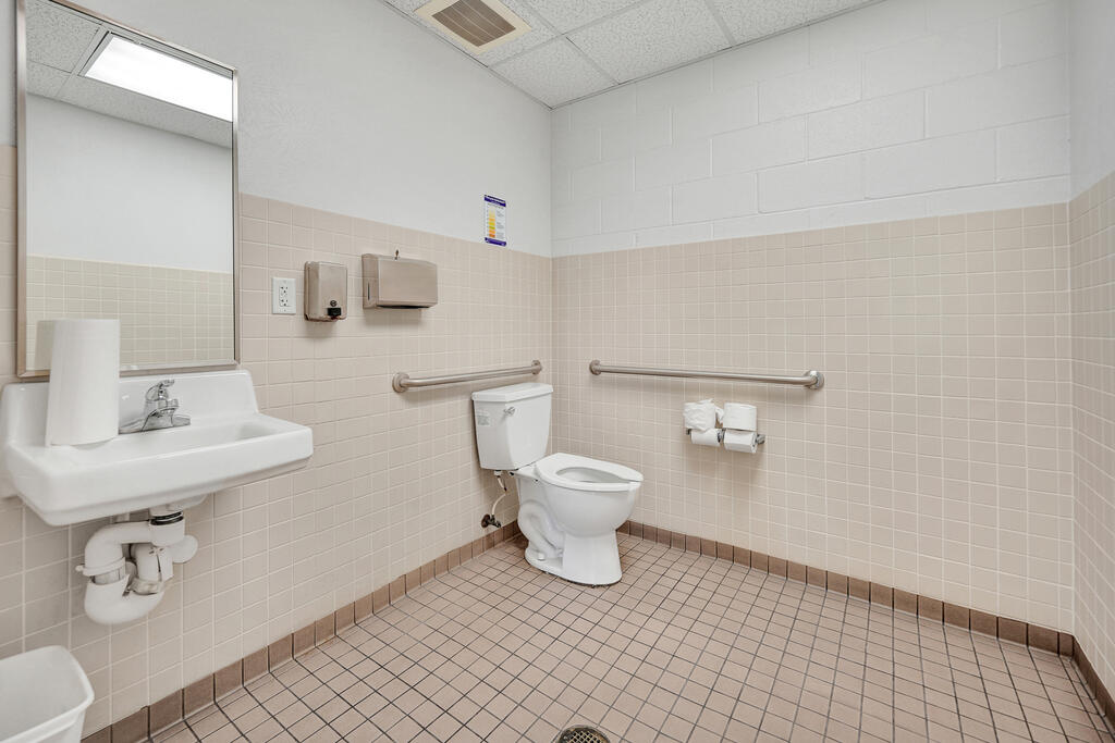 140 Commerce Dr Property Photo 14