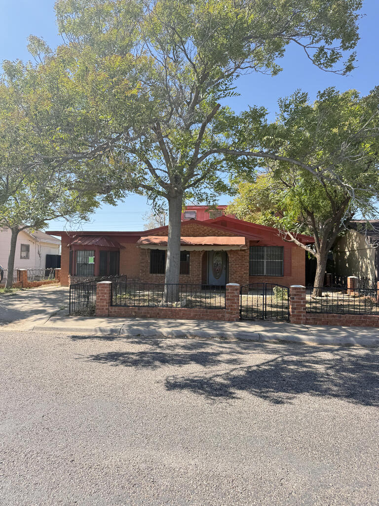 1101 Zeneta Ave Property Photo 1