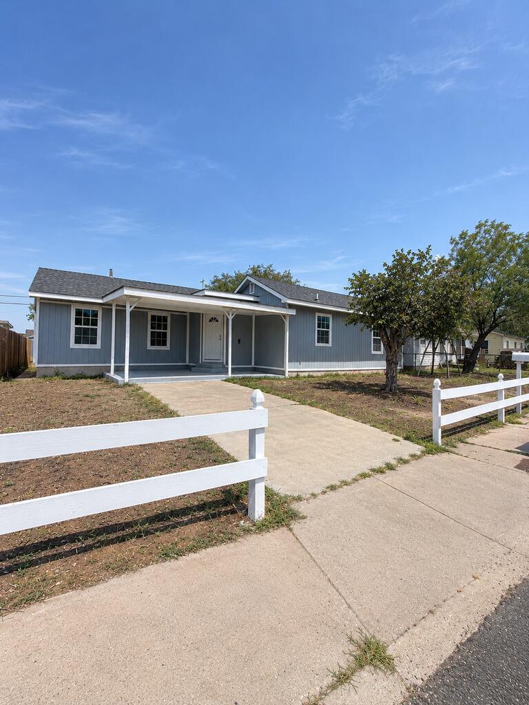 517 E Monahans Property Photo 1