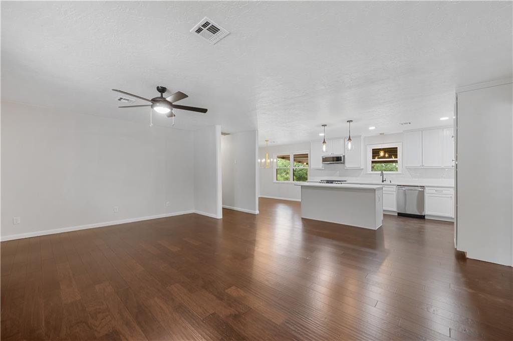 15201 S Post Road Property Photo 5