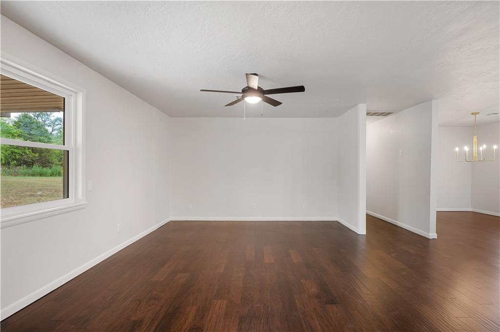 15201 S Post Road Property Photo 10