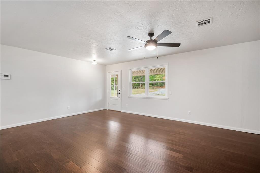 15201 S Post Road Property Photo 11