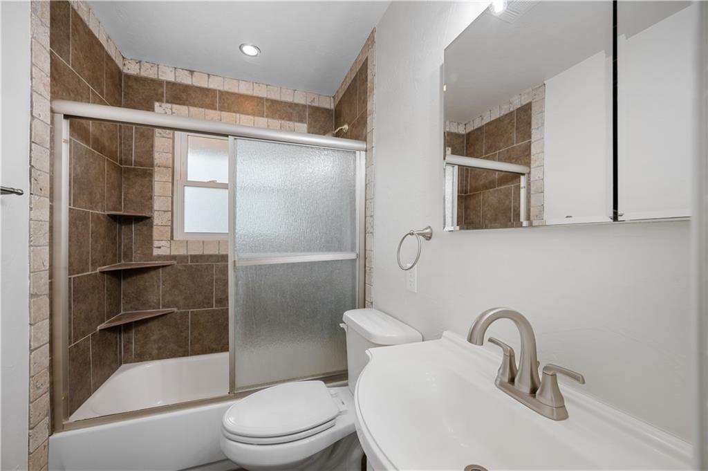 15201 S Post Road Property Photo 12