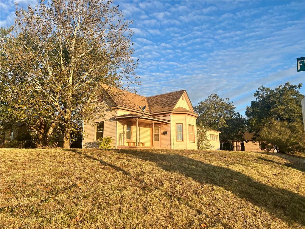 423 E Franklin Avenue Property Photo 1