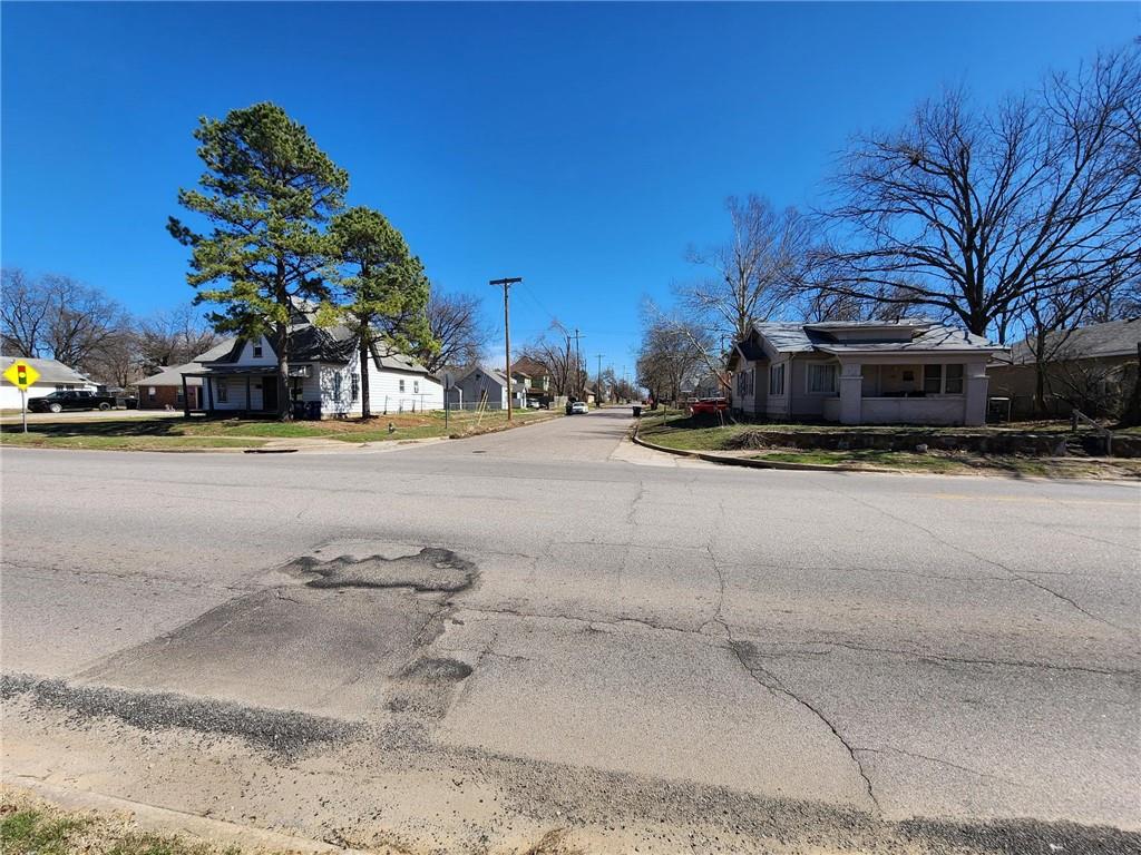 548 N Kickapoo Property Photo 3