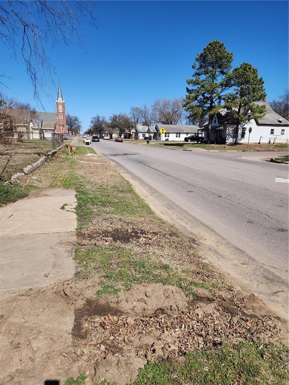 548 N Kickapoo Property Photo 4