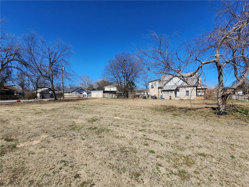 548 N Kickapoo Property Photo 7
