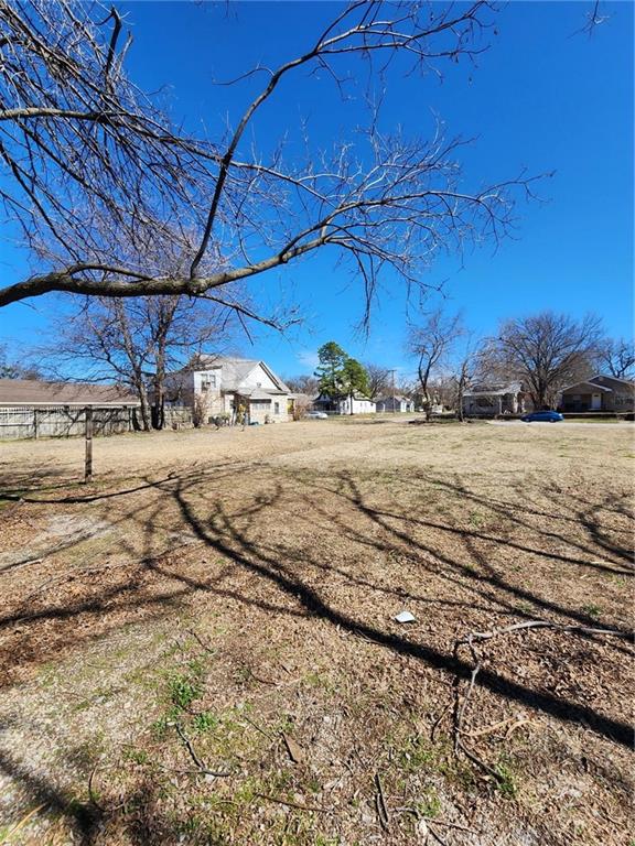 548 N Kickapoo Property Photo 8
