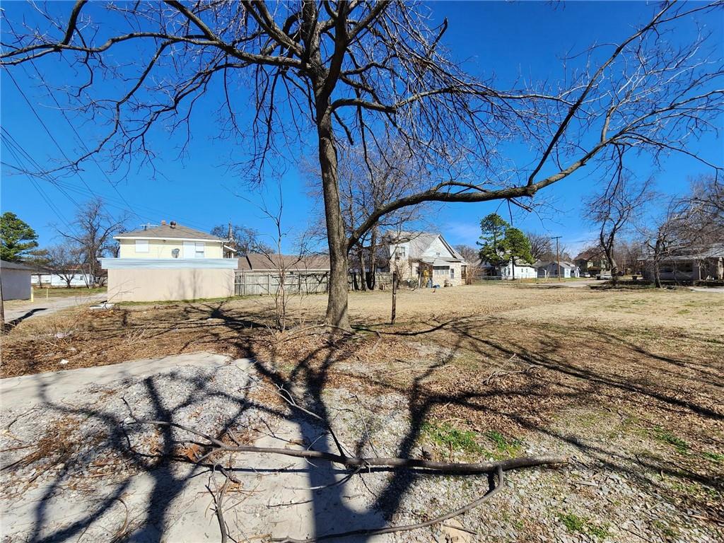 548 N Kickapoo Property Photo 10