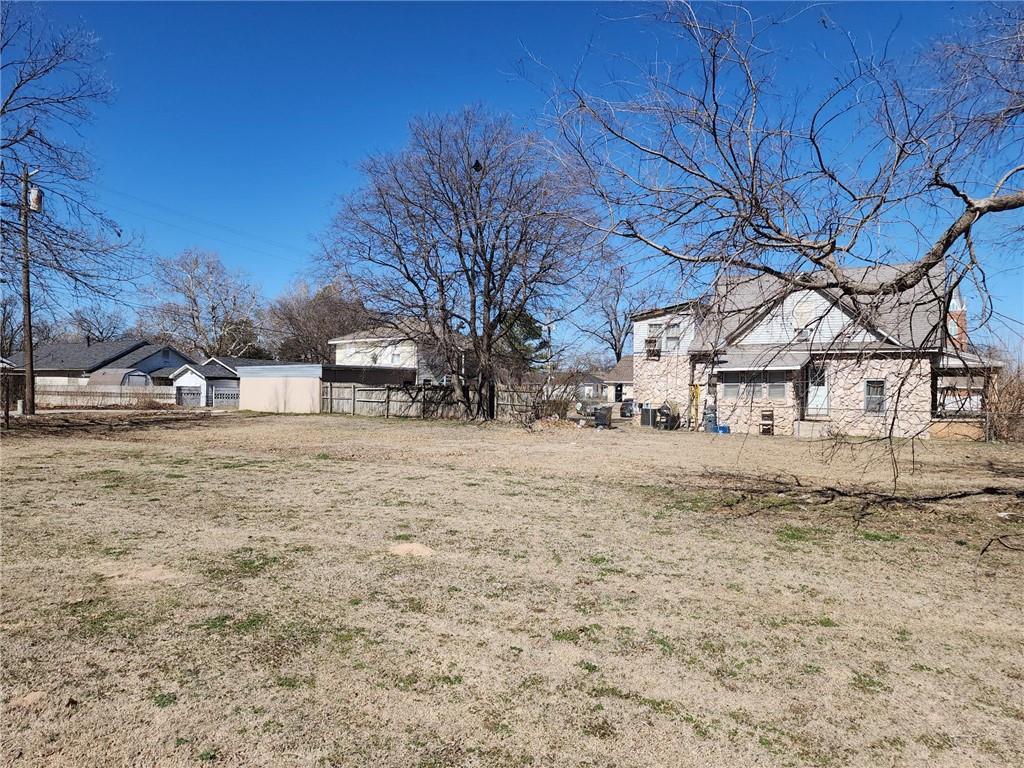 548 N Kickapoo Property Photo 11