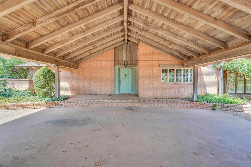 1221 N Randall Avenue Property Photo 5