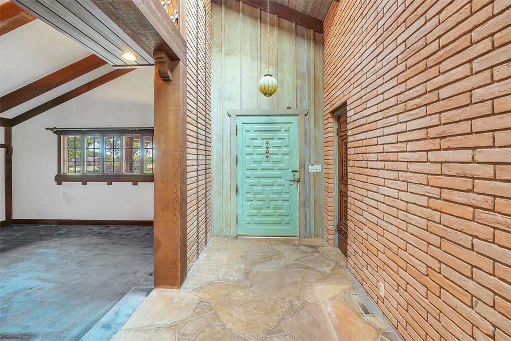 1221 N Randall Avenue Property Photo 6