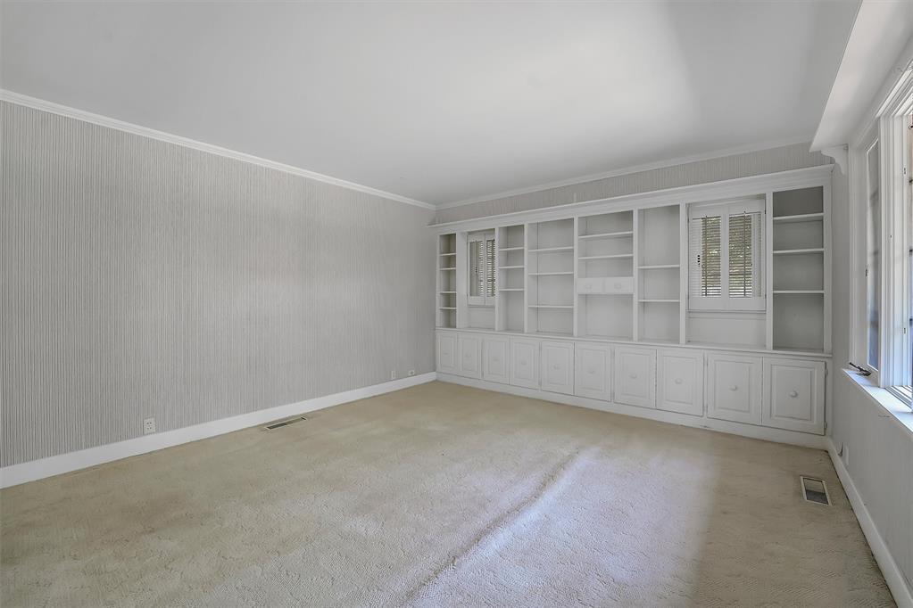 1221 N Randall Avenue Property Photo 15