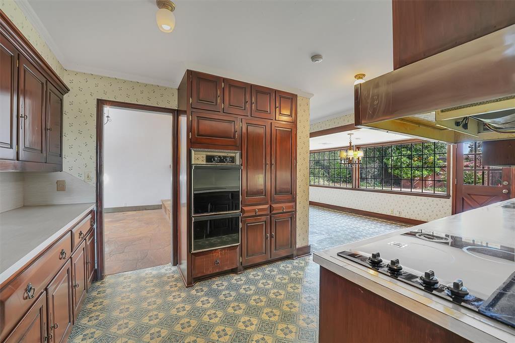 1221 N Randall Avenue Property Photo 18