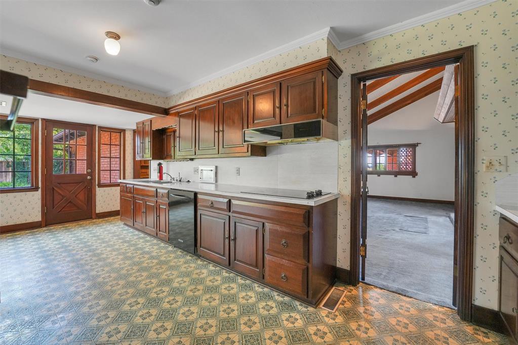 1221 N Randall Avenue Property Photo 19