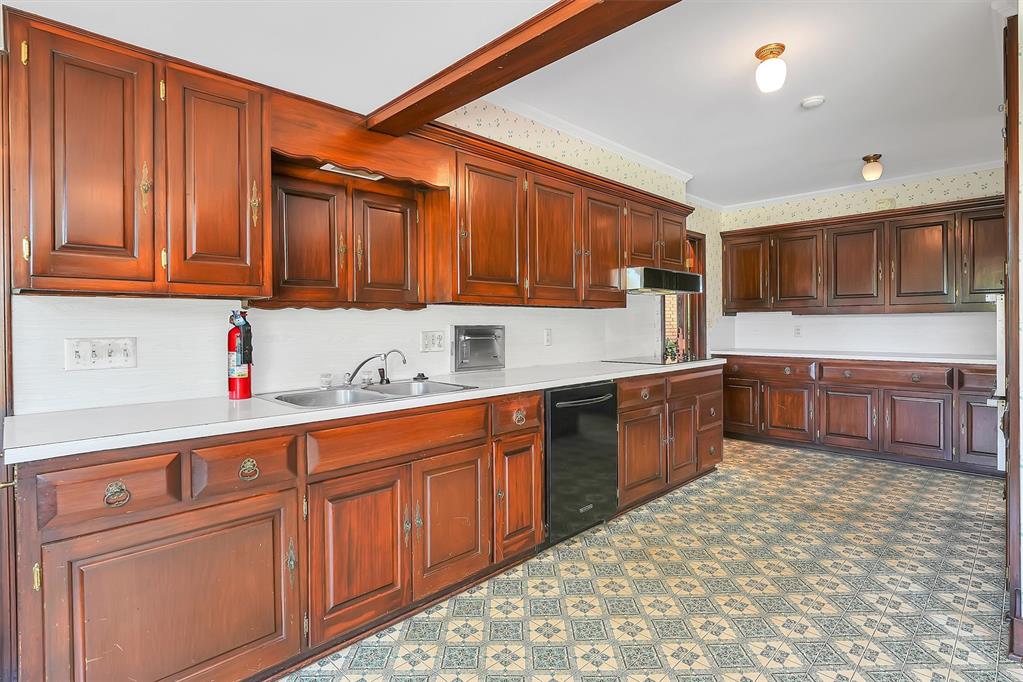 1221 N Randall Avenue Property Photo 21