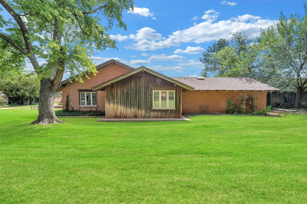 1221 N Randall Avenue Property Photo 39