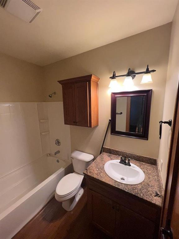 2515 N Douglas Avenue 101 Property Photo 4