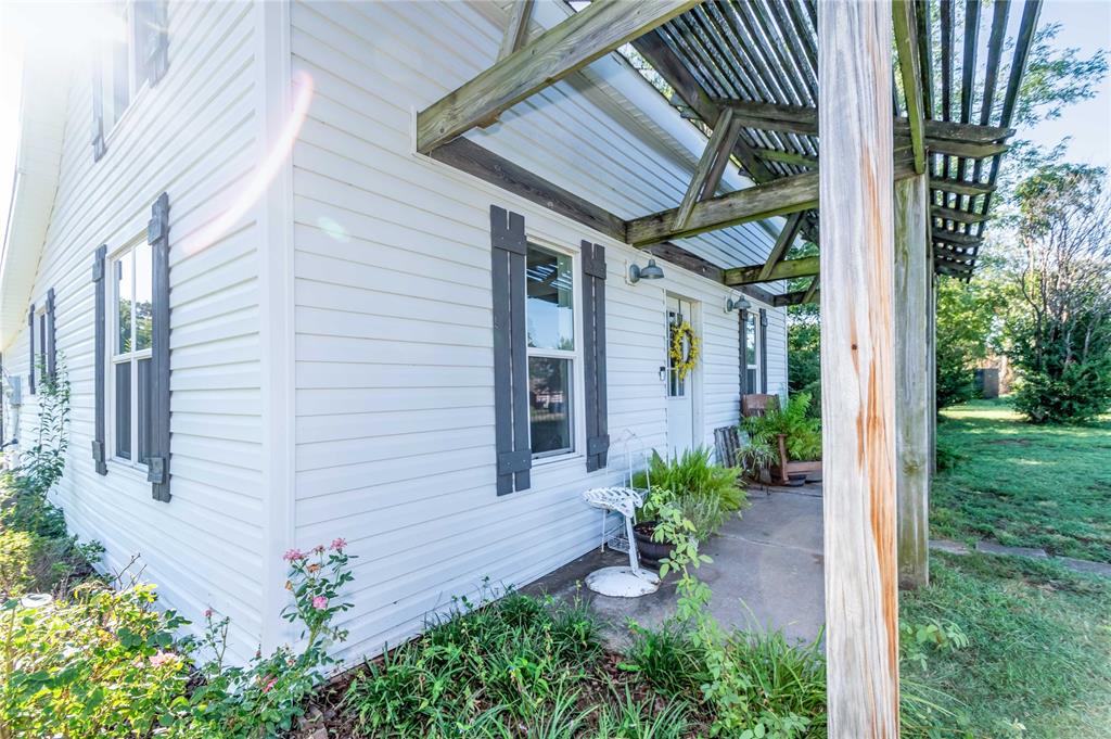 702 S Bennett Boulevard Property Photo 3