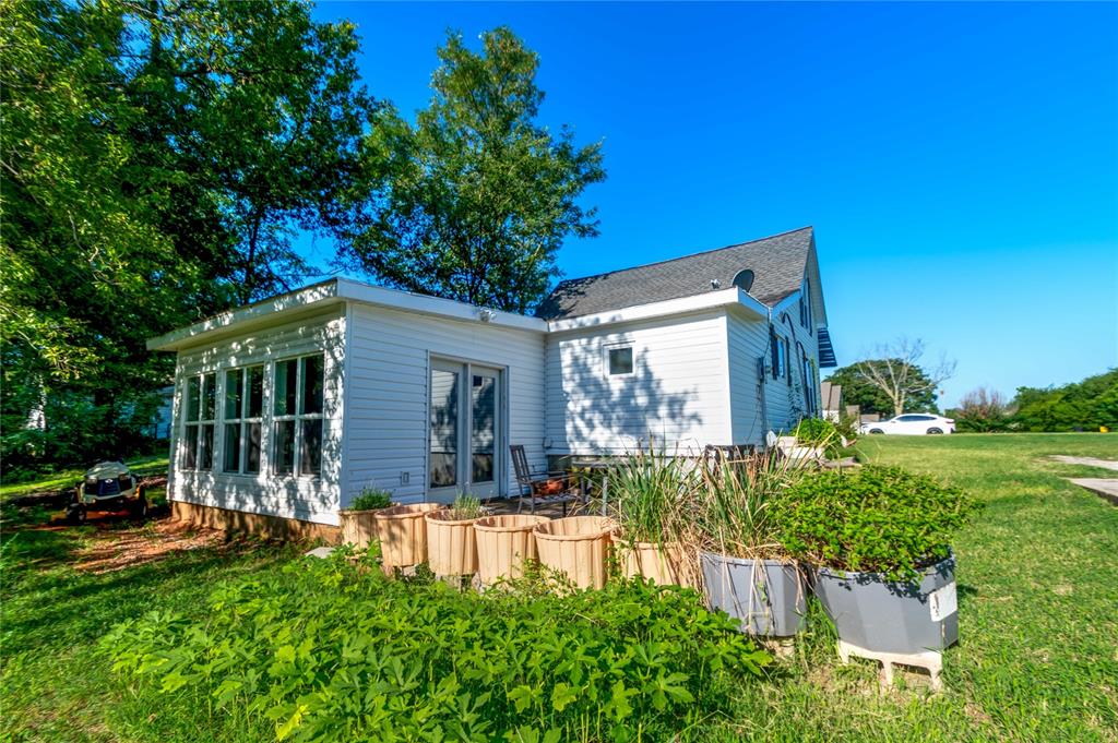 702 S Bennett Boulevard Property Photo 4