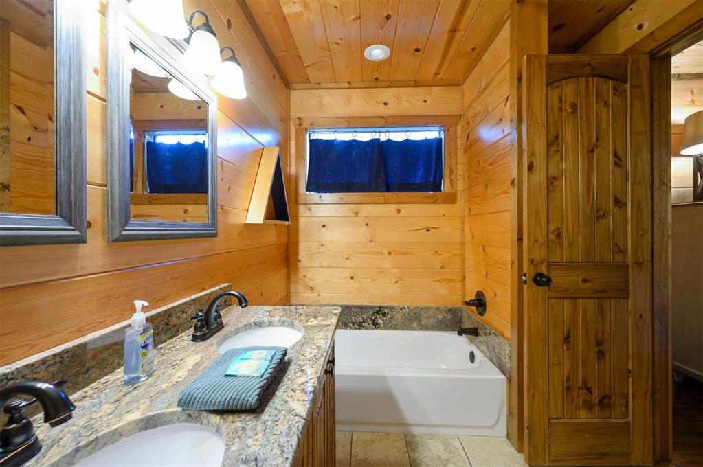 447 Long Pine Trail Property Photo 28