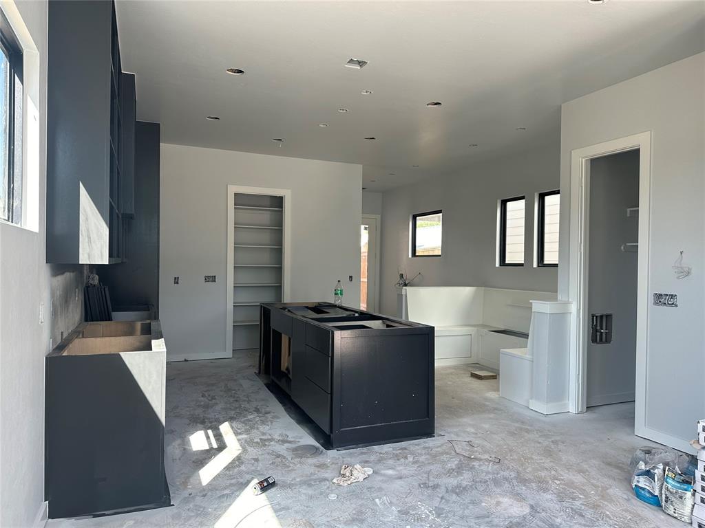 735 W Main Street Property Photo 5