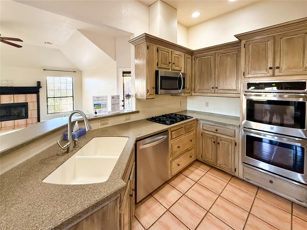 4000 Wood Castle Street Property Photo 11