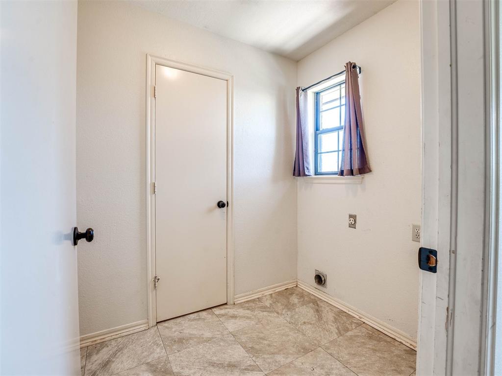 4000 Wood Castle Street Property Photo 24
