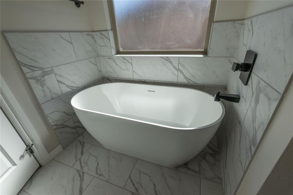 4001 Lleyton Drive Property Photo 14