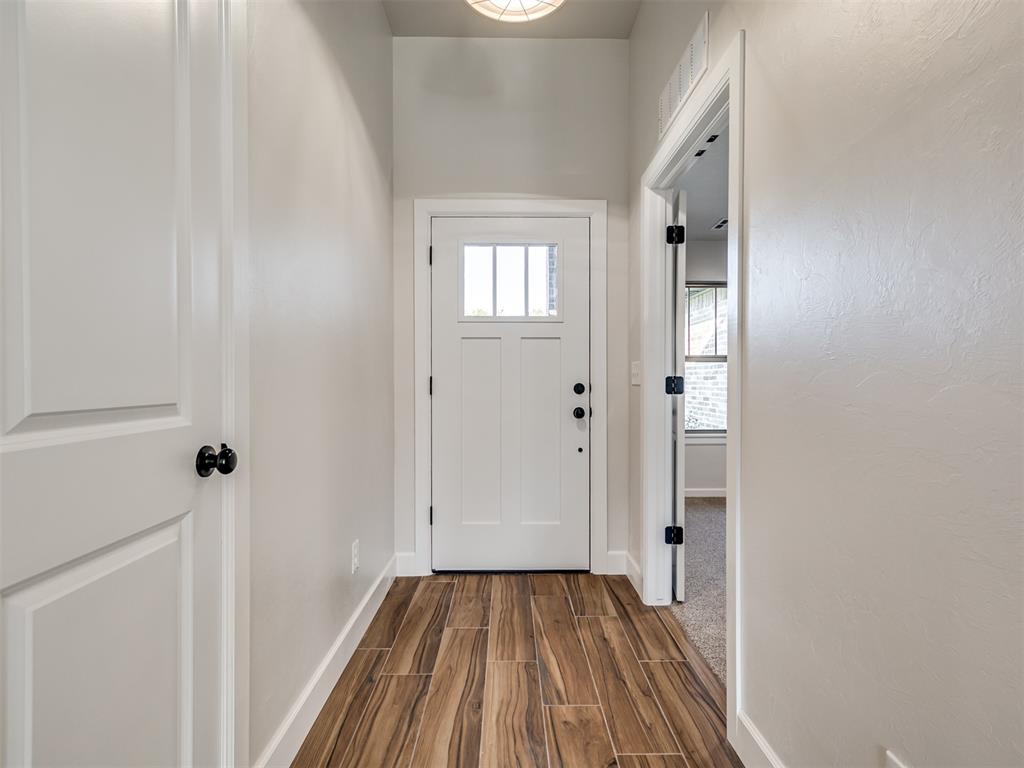 2304 Creekview Drive Property Photo 4