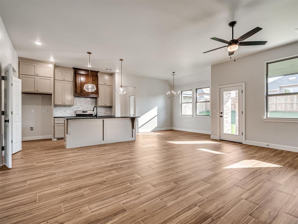 2304 Creekview Drive Property Photo 5