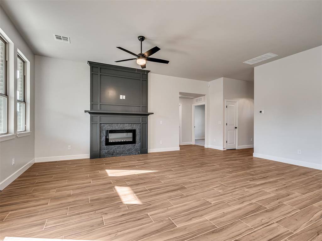 2304 Creekview Drive Property Photo 7
