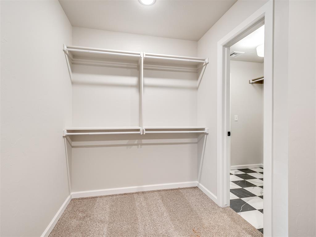 2304 Creekview Drive Property Photo 21