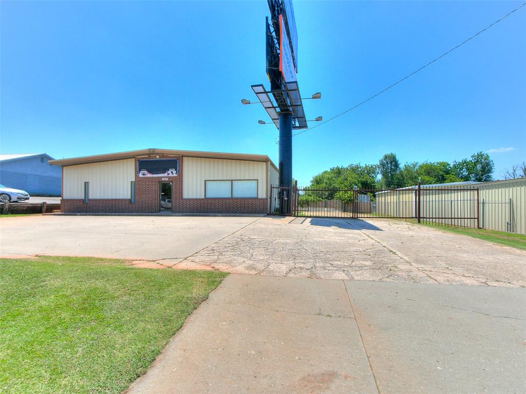 1608 E State Highway 152 Property Photo 1