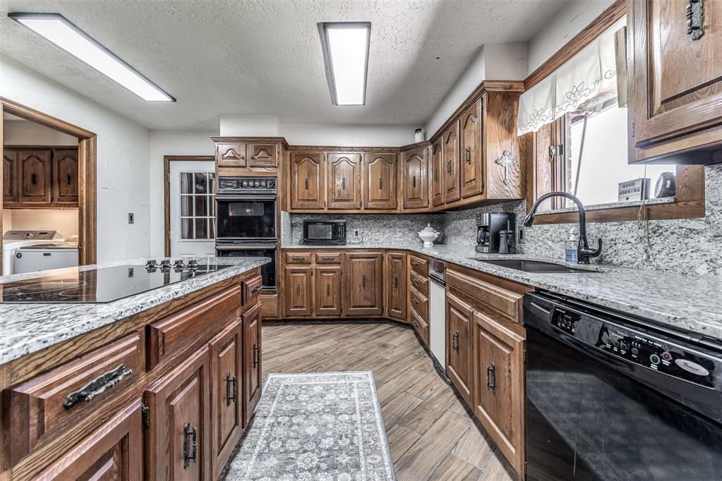13044 Old Highway 99 S Property Photo 40