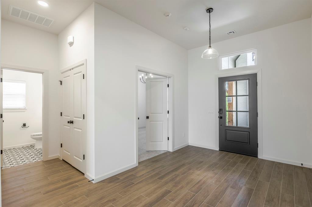 2405 Crystal Creek Drive Property Photo 4