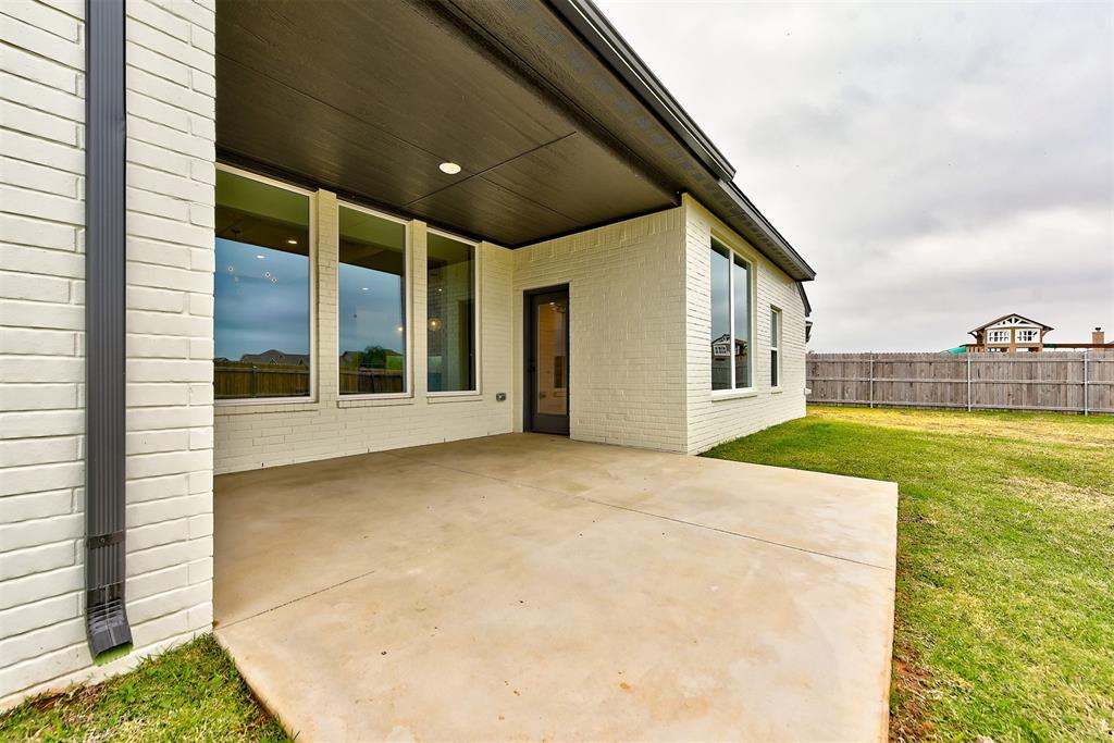 2405 Crystal Creek Drive Property Photo 27