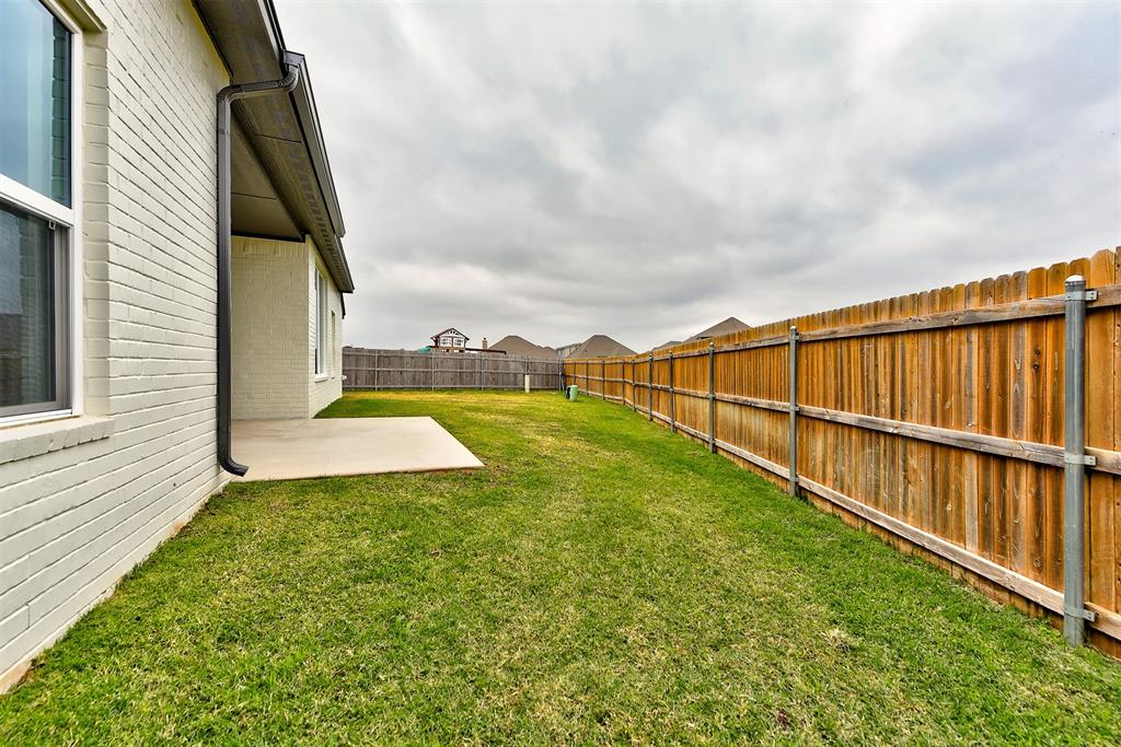 2405 Crystal Creek Drive Property Photo 28
