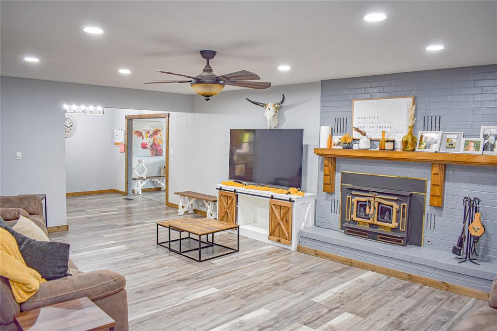 20 S Liberty Lane Property Photo 4