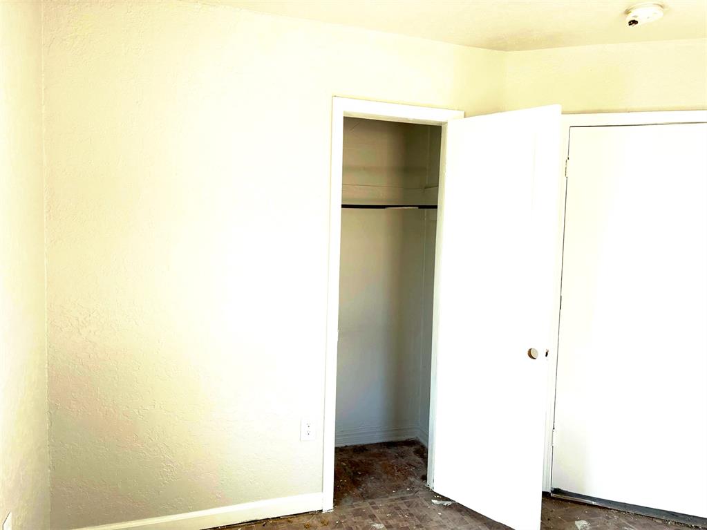 2142 N Midwest Boulevard Property Photo 4