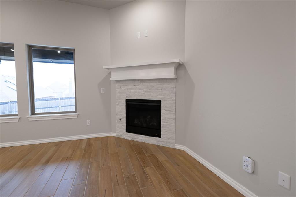 1003 Se 30th Street Property Photo 4