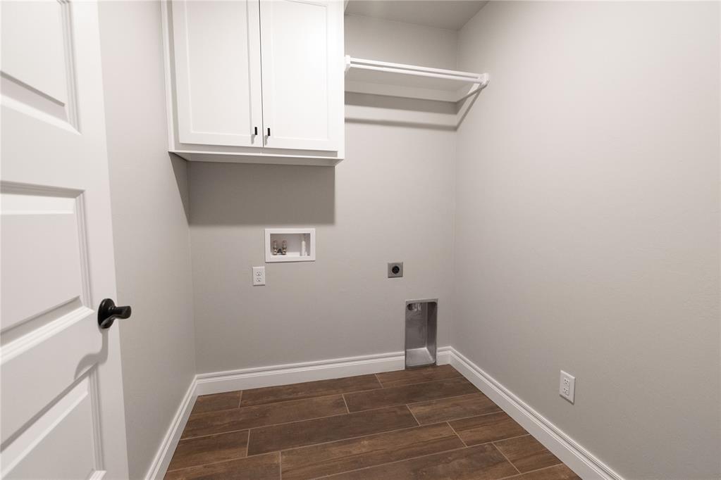 1733 Taines Turn Property Photo 26