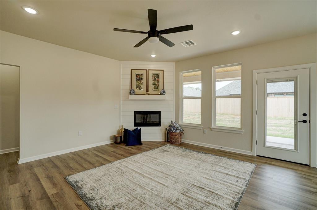 204 Outlander Way Property Photo 8