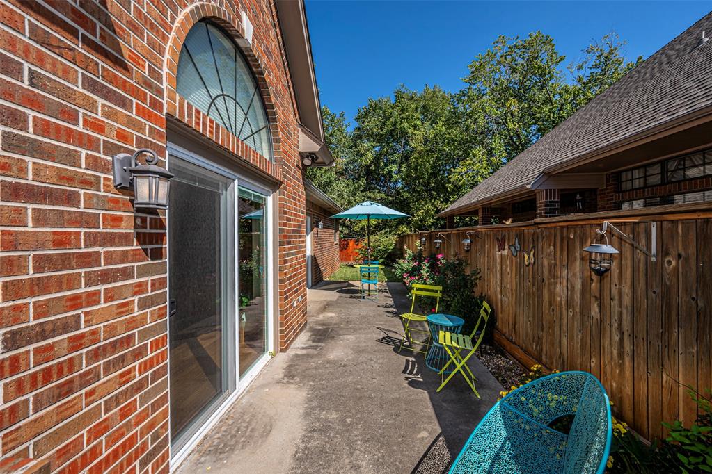 1109 Pinehurst Drive Property Photo 6