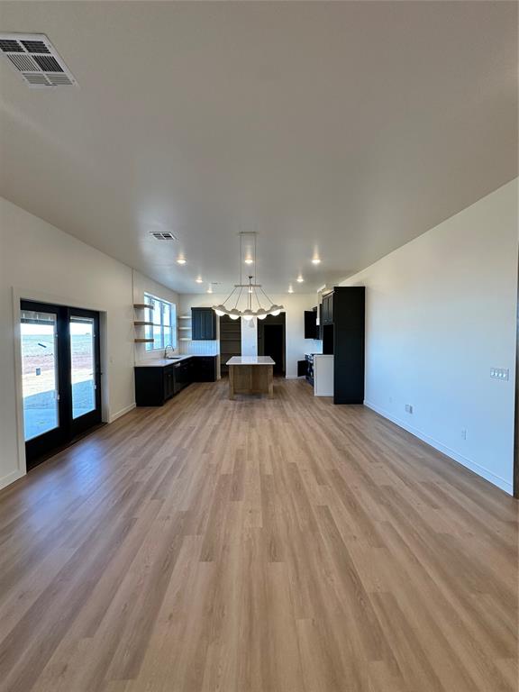 2392 S May Avenue Property Photo 10
