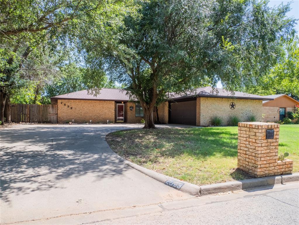 2523 Ne Heritage Creek Drive Property Photo 1