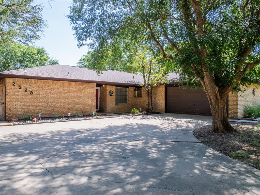 2523 Ne Heritage Creek Drive Property Photo 3