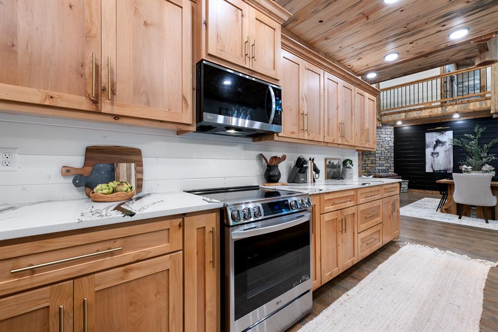 105 Western Pine Trail Property Photo 10